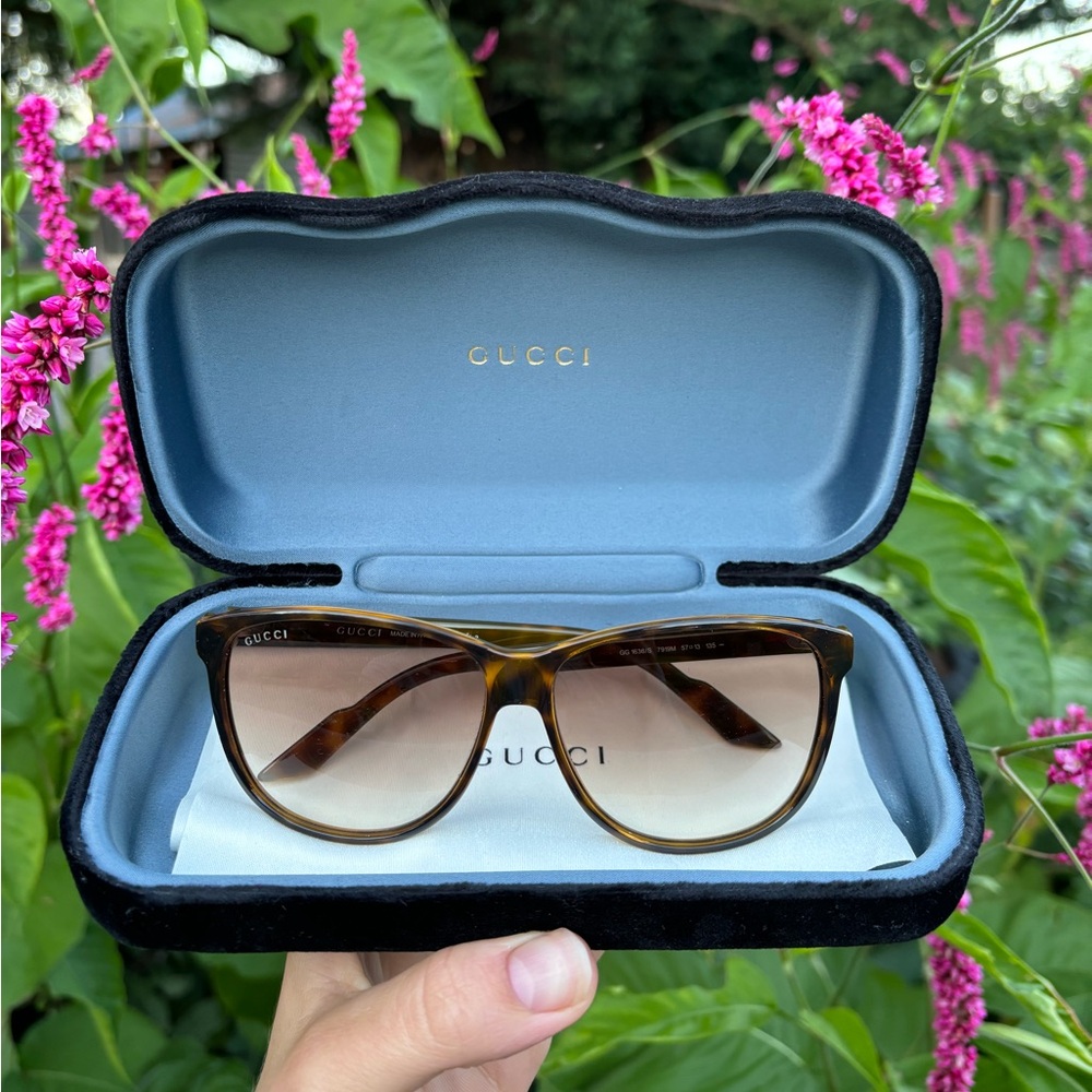 Gucci Brown Gradient Lens Sunglasses with Blue Case